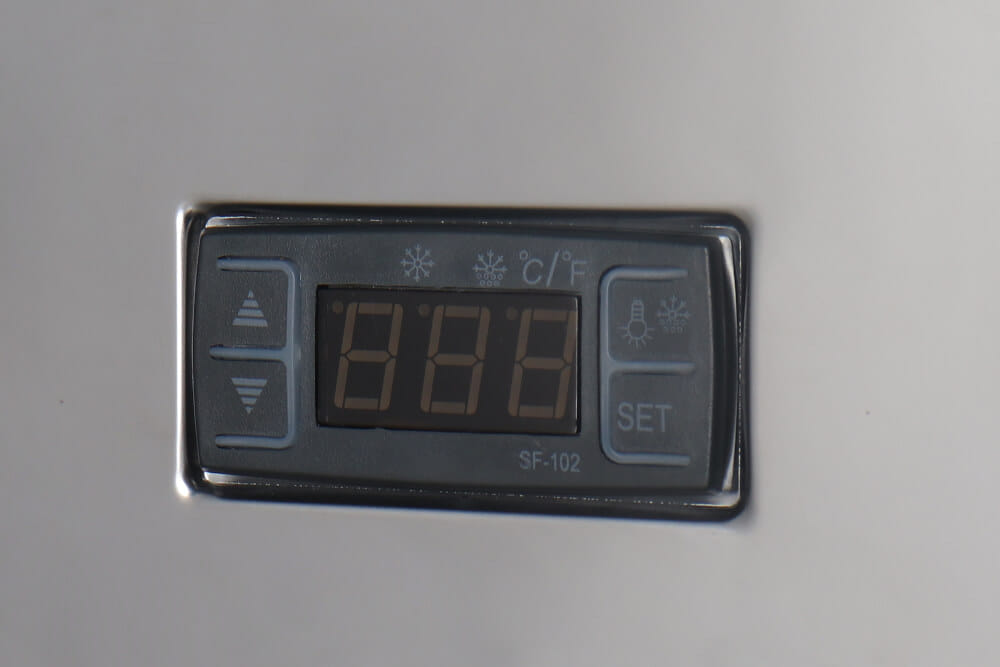 ตู้แช่เค้กเคาน์เตอร์ S-COOL รุ่น RTW-160L-5 กระจกทรงเหลี่ยม_4
